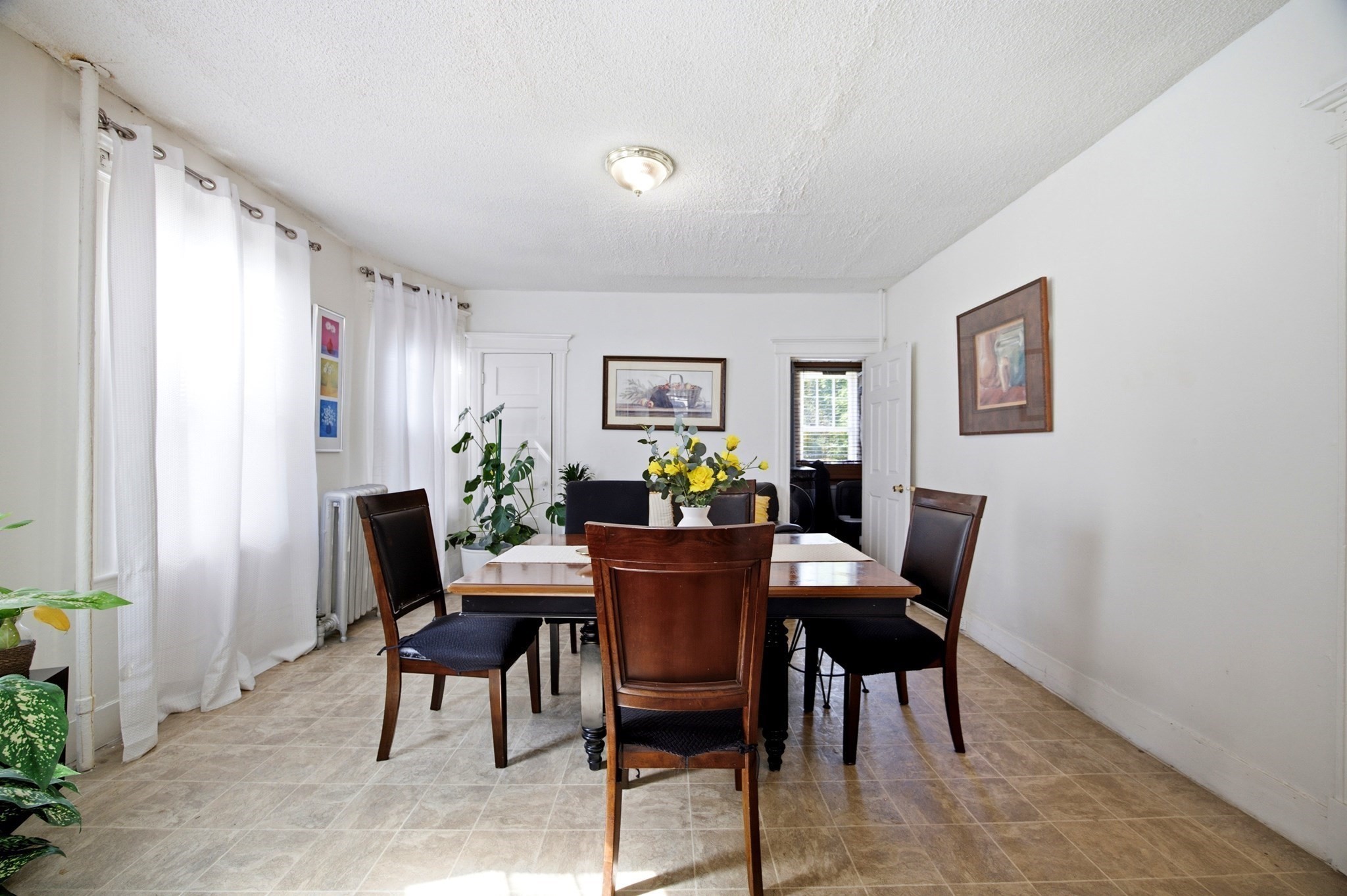 28 Lyndale Street Springfield, MA 01108 - Photo 10 of 42 Gallery Image 10