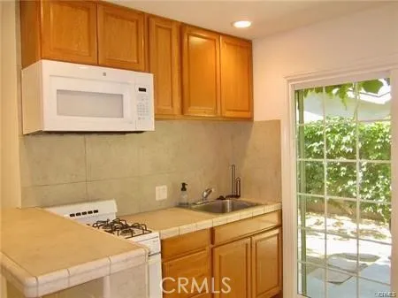 $1,995 | 23101 Lanark Street, Unit 2, West Hills, CA 91304