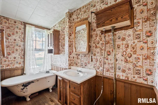 $220,999 | 4804 Northwest Boulevard, Davenport, IA 52806