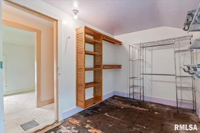 $220,999 | 4804 Northwest Boulevard, Davenport, IA 52806