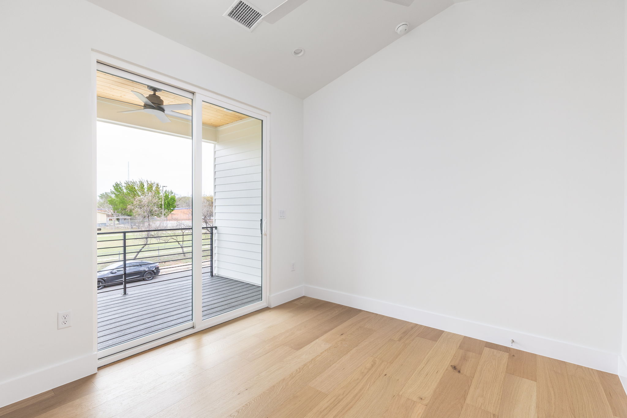 408 Linden Street, Unit B Austin, TX 78702 - Photo 25 of 40 Unfurnished room with a ceiling fan, light wood finished floors, and lofted ceiling
