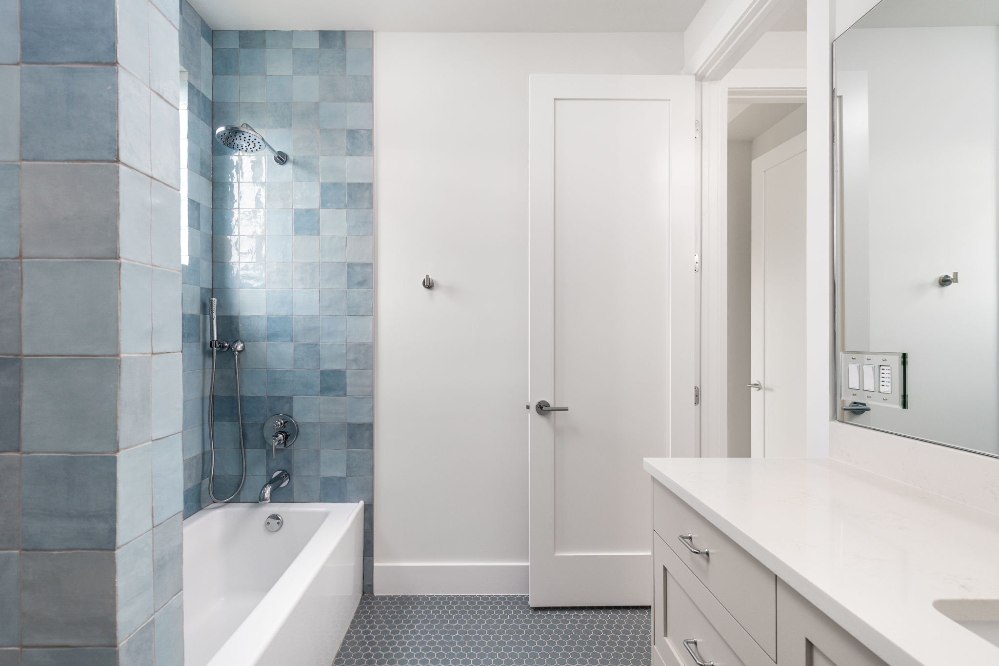 408 Linden Street, Unit B Austin, TX 78702 - Photo 31 of 40 Bathroom with shower / bathtub combination and vanity