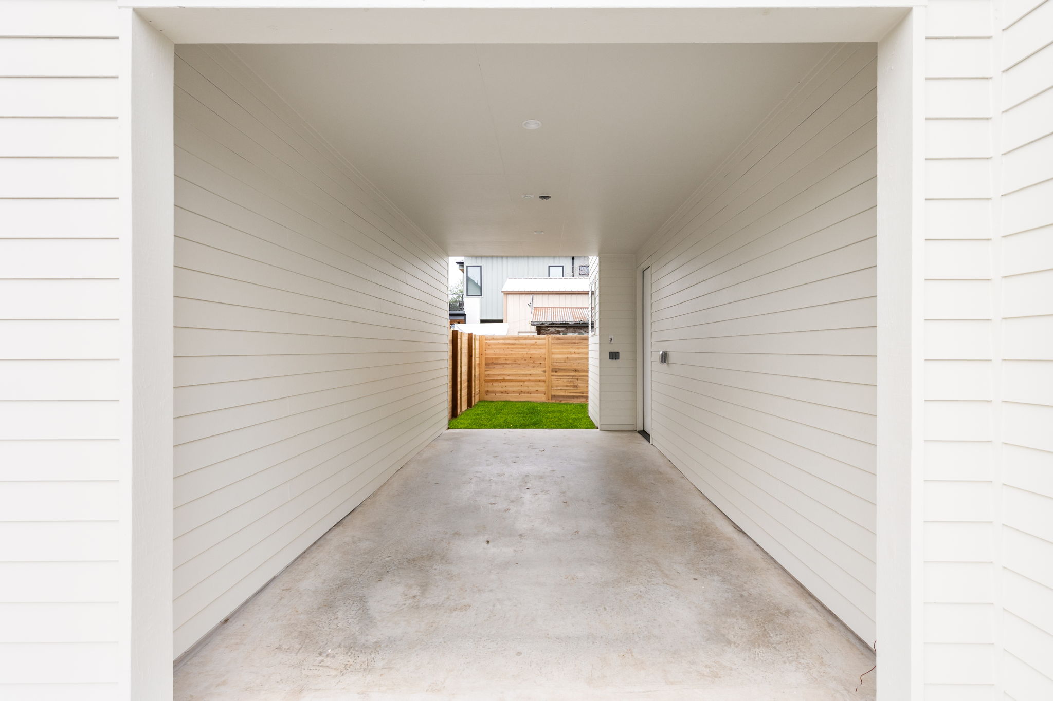 408 Linden Street, Unit B Austin, TX 78702 - Photo 33 of 40 View of patio / terrace