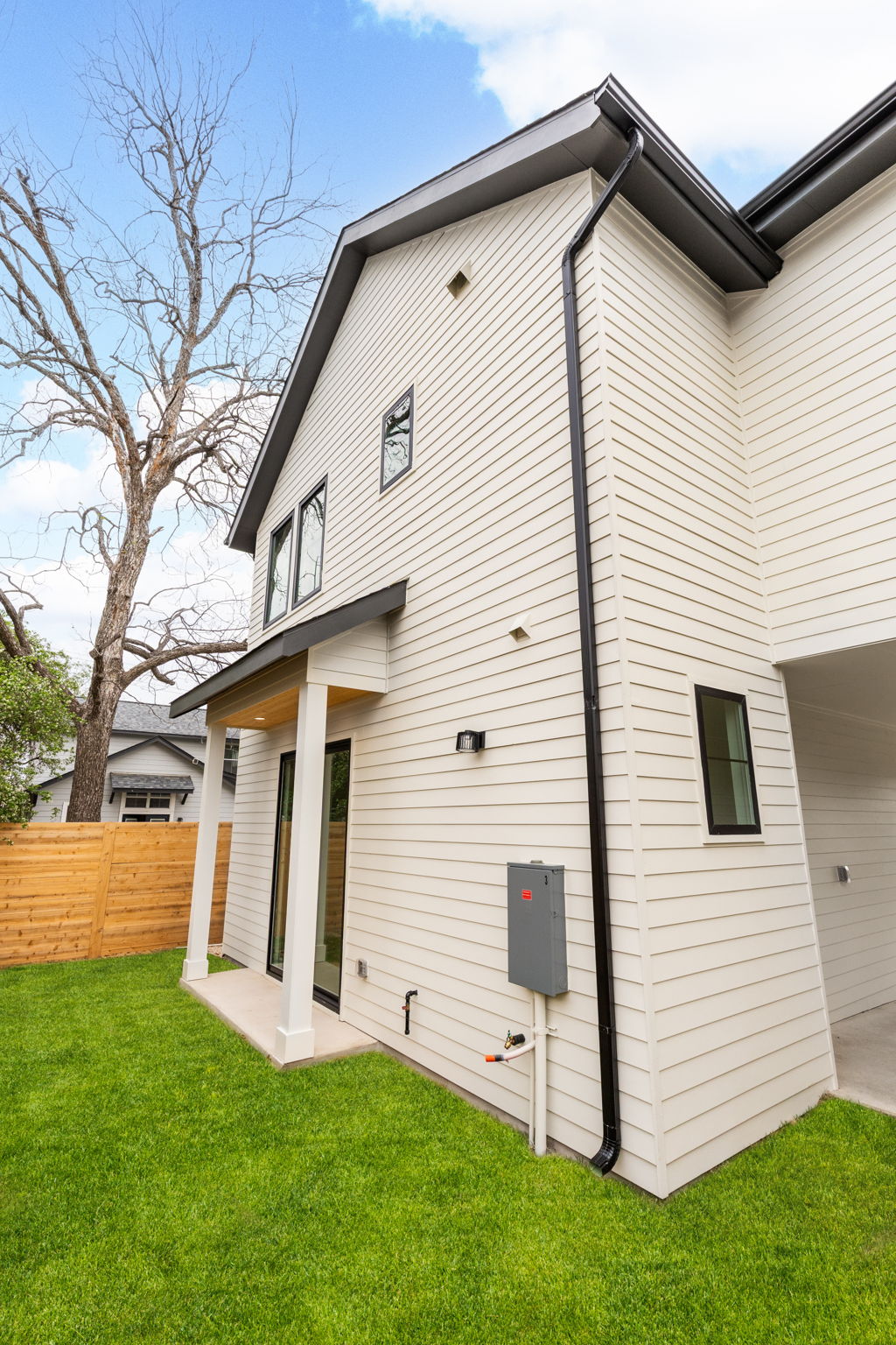 408 Linden Street, Unit B Austin, TX 78702 - Photo 38 of 40 Back of property featuring a patio area