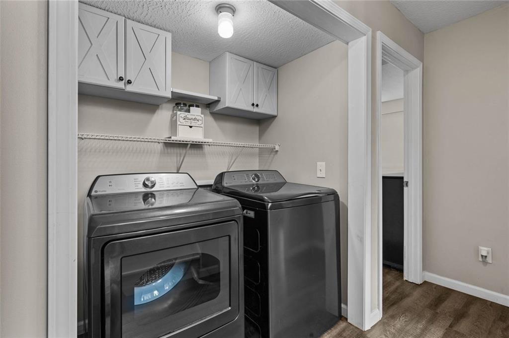 304 Ridge Hill Circle Canton, GA 30115 - Photo 28 of 42 a close view of a stove top oven sitting inside of a kitchen
