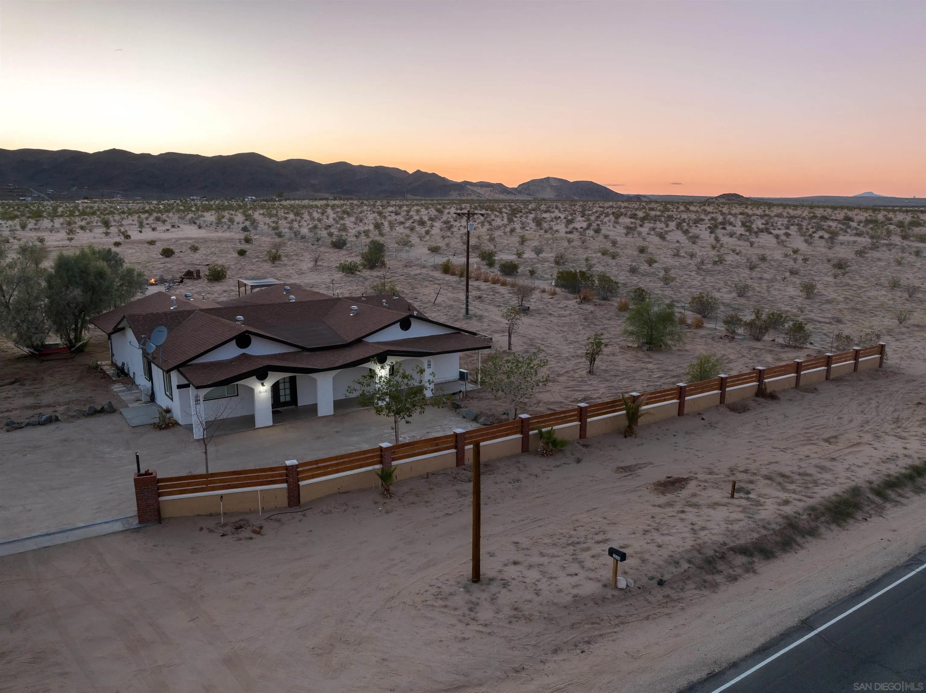 5066 Lear Avenue Twentynine Palms, CA 92277 - Photo 64 of 69 a view of a terrace with a table and chairs
