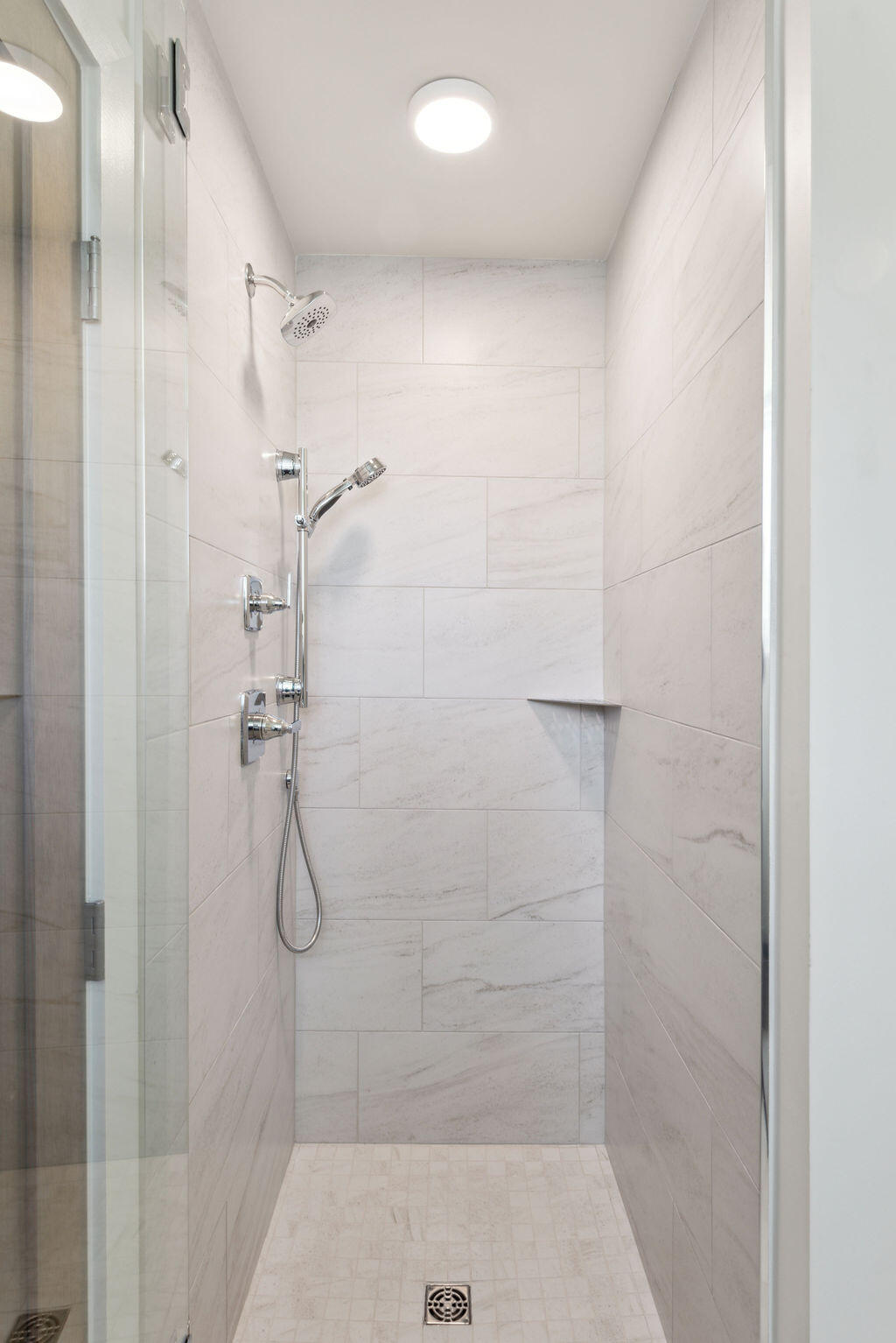 176 Alpine Lane, Unit 300 M2 301 Ridgway, CO 81432 - Photo 35 of 37 a bathroom with a shower