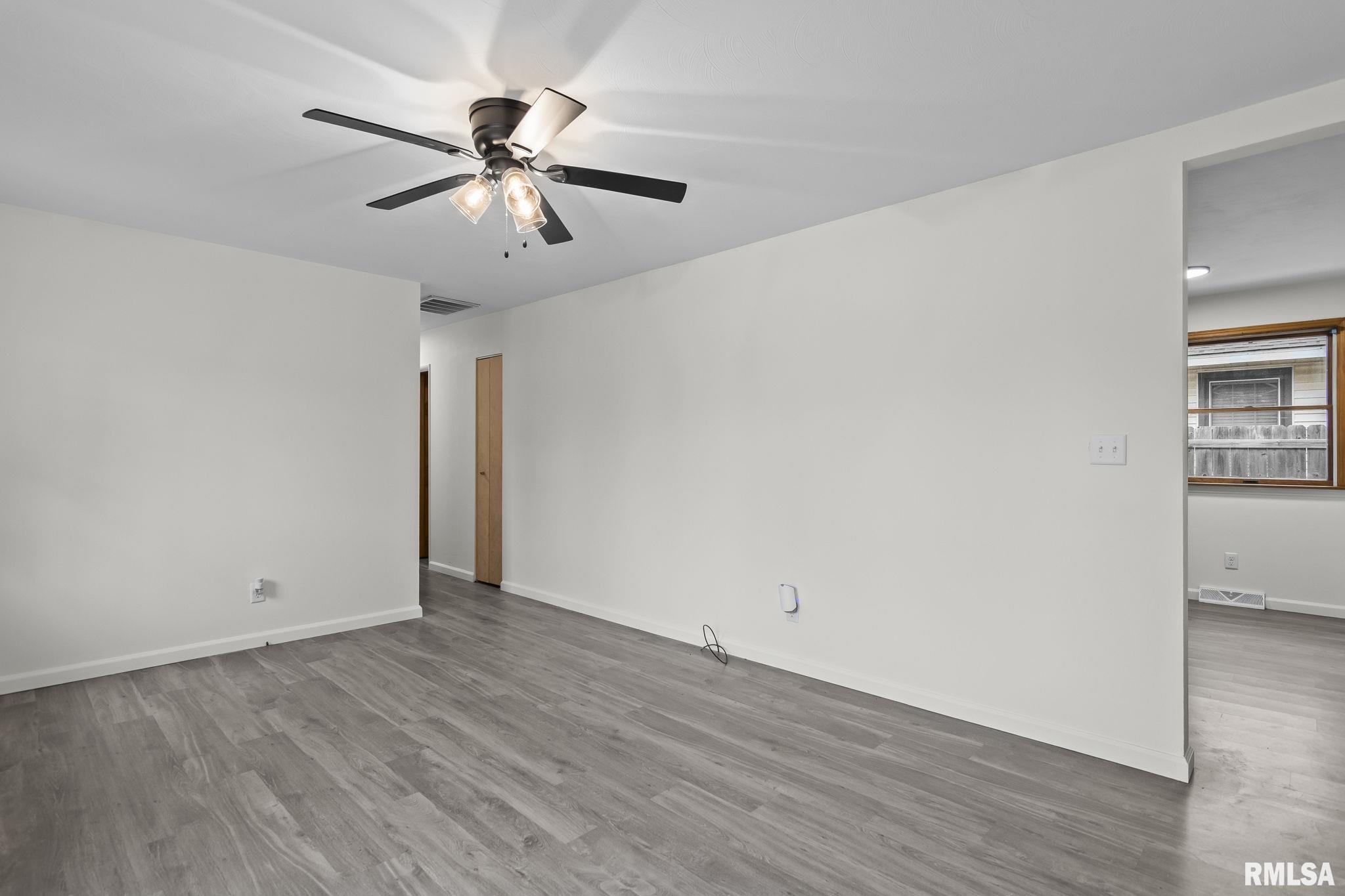 300 Parkview Drive Rochester, IL 62563 - Photo 4 of 24 Gallery Image 4