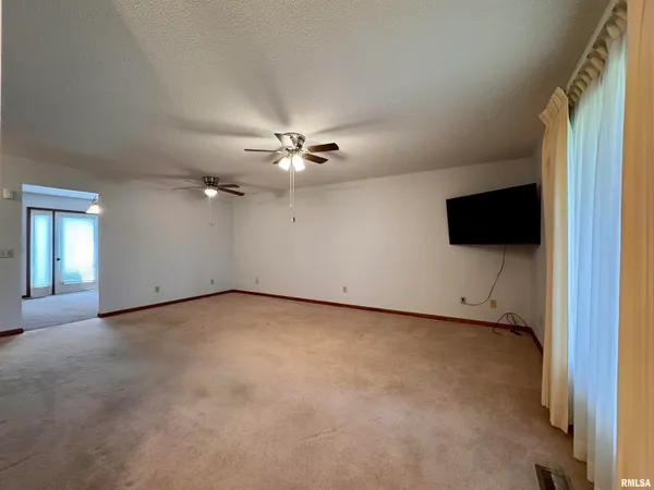 $103,900 | 1905 South Madison Street, Macomb, IL 61455