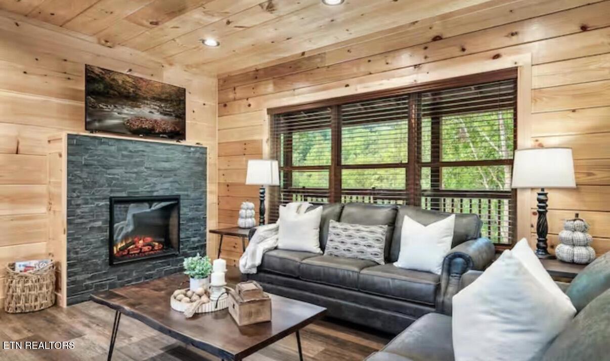 848 String Run Way Pigeon Forge, TN 37862 - Photo 12 of 60 IMG_5738