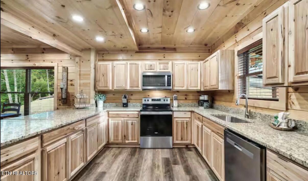 848 String Run Way Pigeon Forge, TN 37862 - Photo 24 of 60 IMG_5750