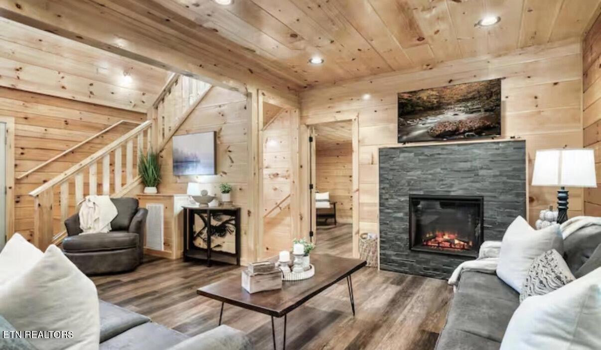 848 String Run Way Pigeon Forge, TN 37862 - Photo 7 of 60 IMG_5733