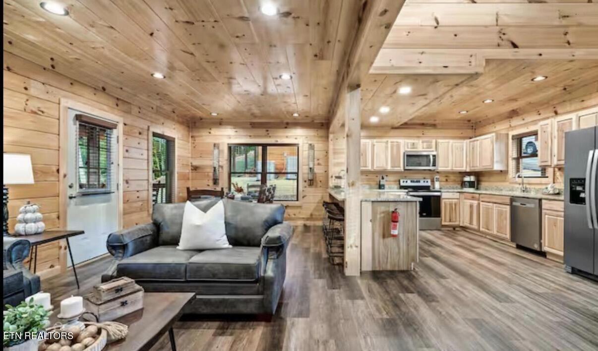 848 String Run Way Pigeon Forge, TN 37862 - Photo 9 of 60 IMG_5735