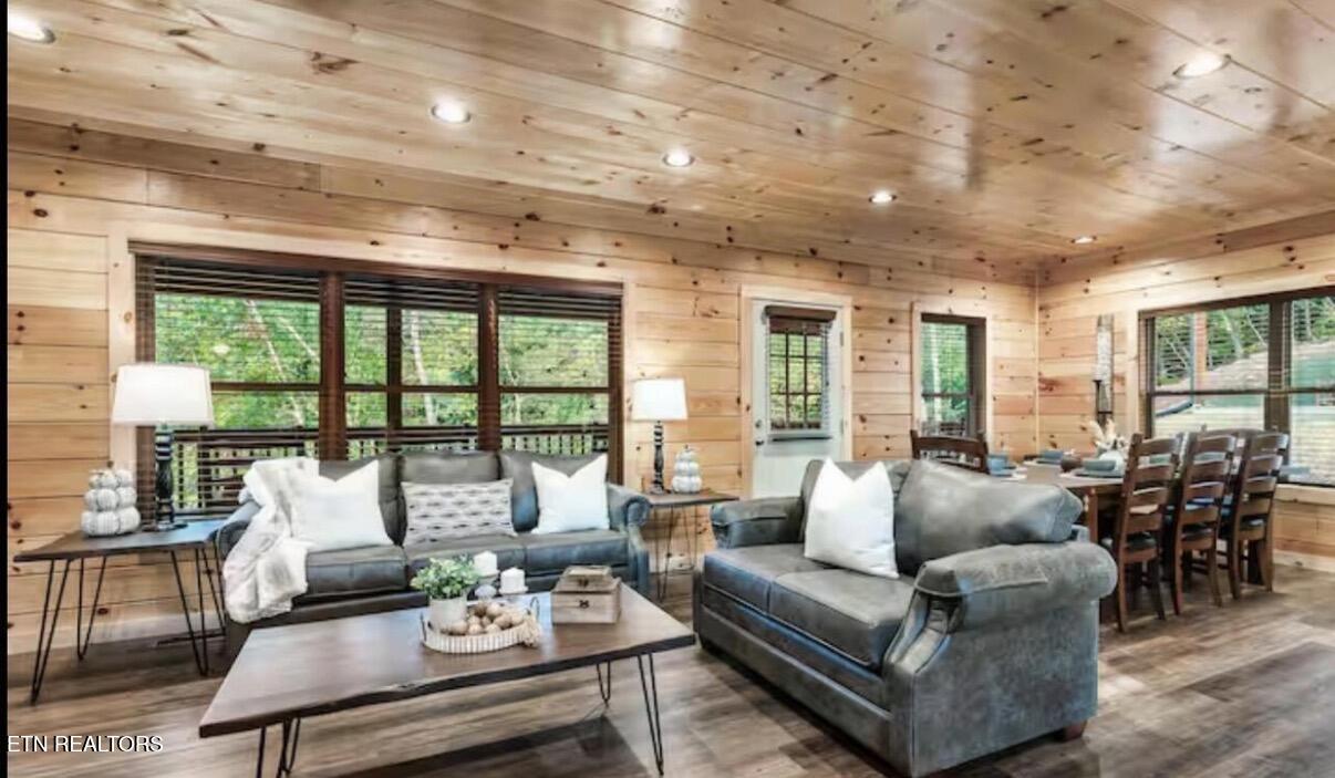 848 String Run Way Pigeon Forge, TN 37862 - Photo 10 of 60 IMG_5736