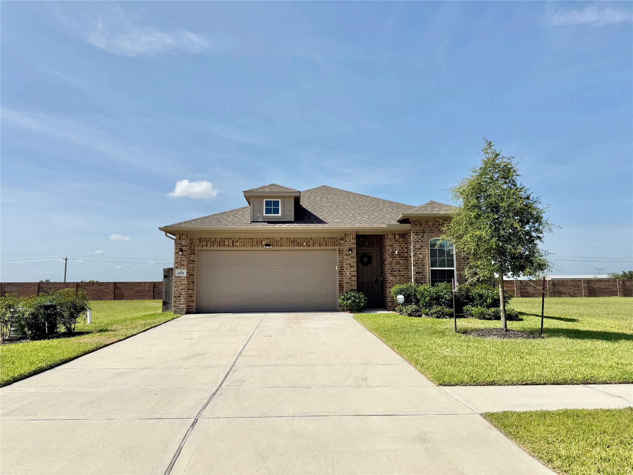 1951 Middle Pass Lane Angleton, TX 77515 - Photo 6 of 44 Gallery Image 6