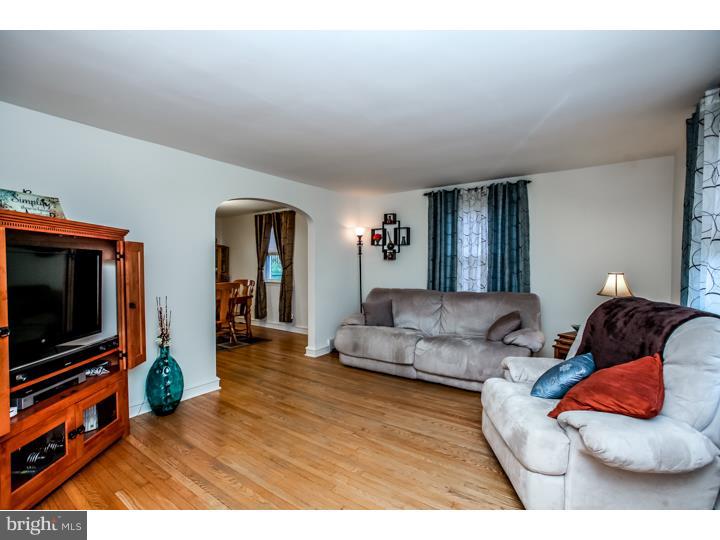 776 Eaton Road Springfield, PA 19064 - Photo 2 of 21 Living Room