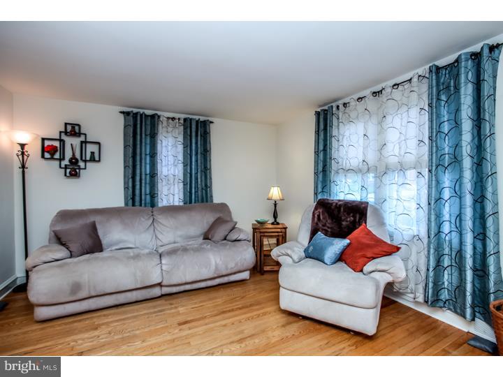 776 Eaton Road Springfield, PA 19064 - Photo 3 of 21 Living Room