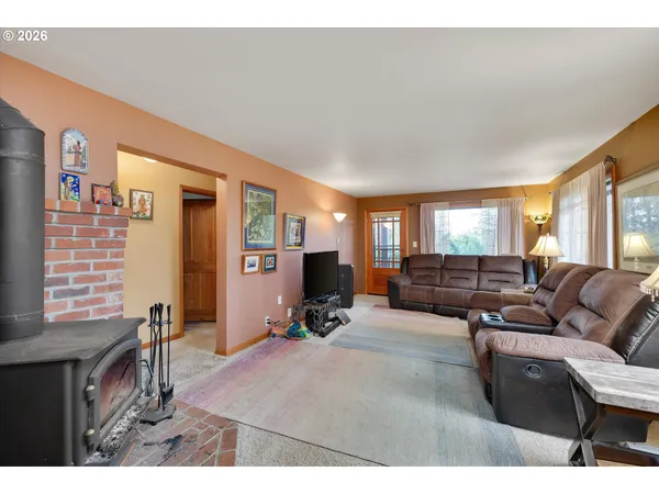$780,000 | 16441 South Henrici Road, Oregon City, OR 97045