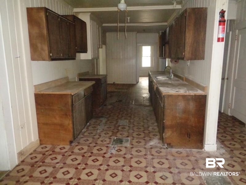 102 Hart Street Brewton, AL 36426 - Photo 16 of 19 Kitchen