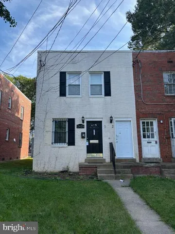 a view of a back yard of the house