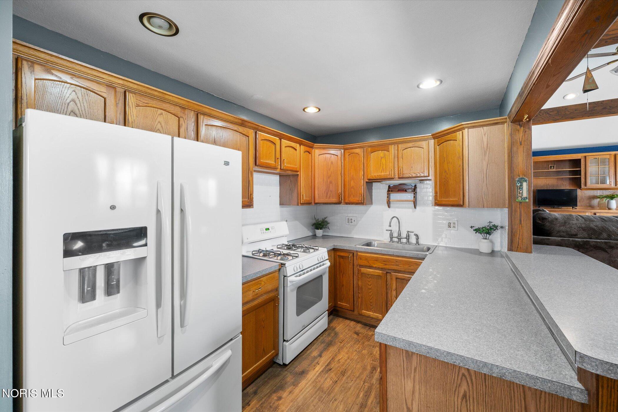 3237 Waldmar Road Toledo, OH 43615 - Photo 18 of 27 19-DSC2522