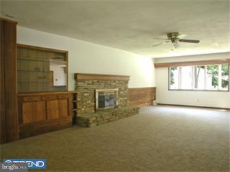 4641 Yates Road Bensalem, PA 19020 - Photo 2 of 12 Living Room