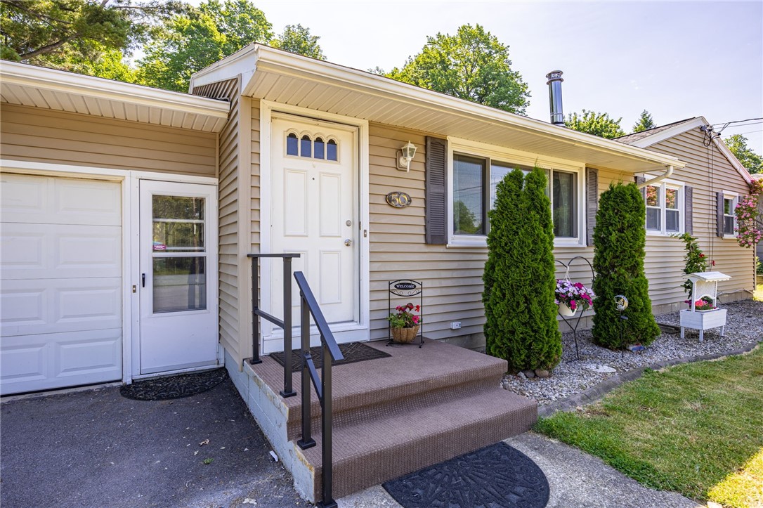 50 Interlaken Road Greece, NY 14612 - Photo 2 of 30