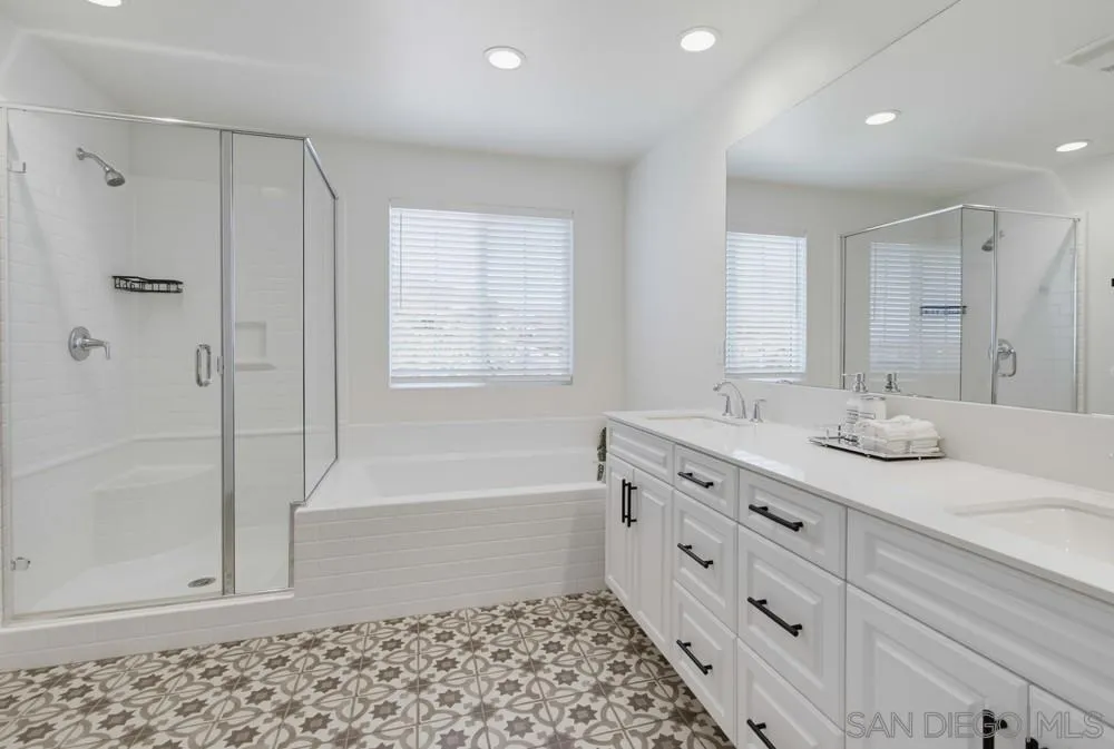 1013 Crestline Road San Marcos, CA 92069 - Photo 33 of 58 Primary Bath/Spa