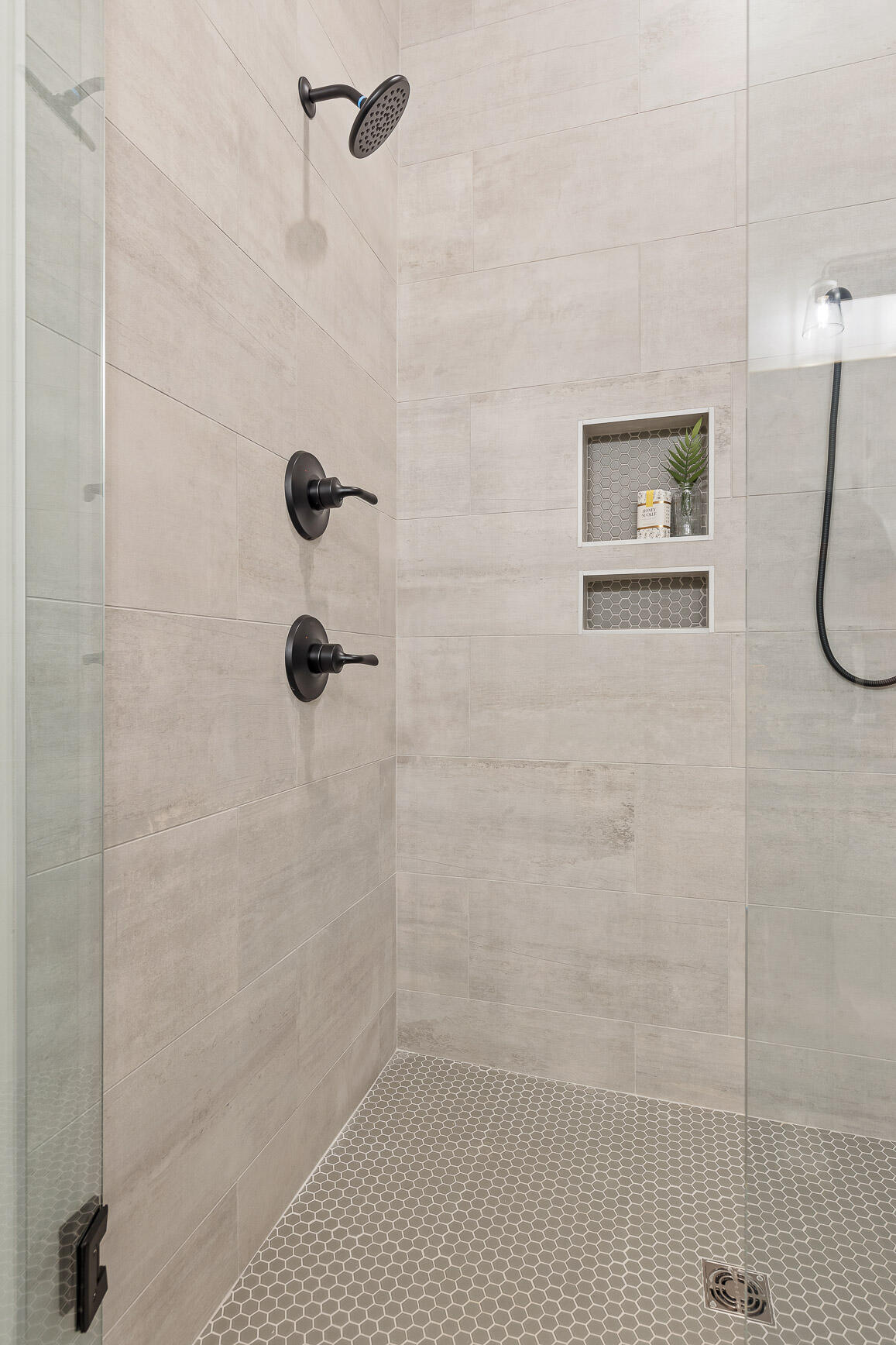 4704 Dempsey Way Chattanooga, TN 37419 - Photo 20 of 41 Primary Ensuite