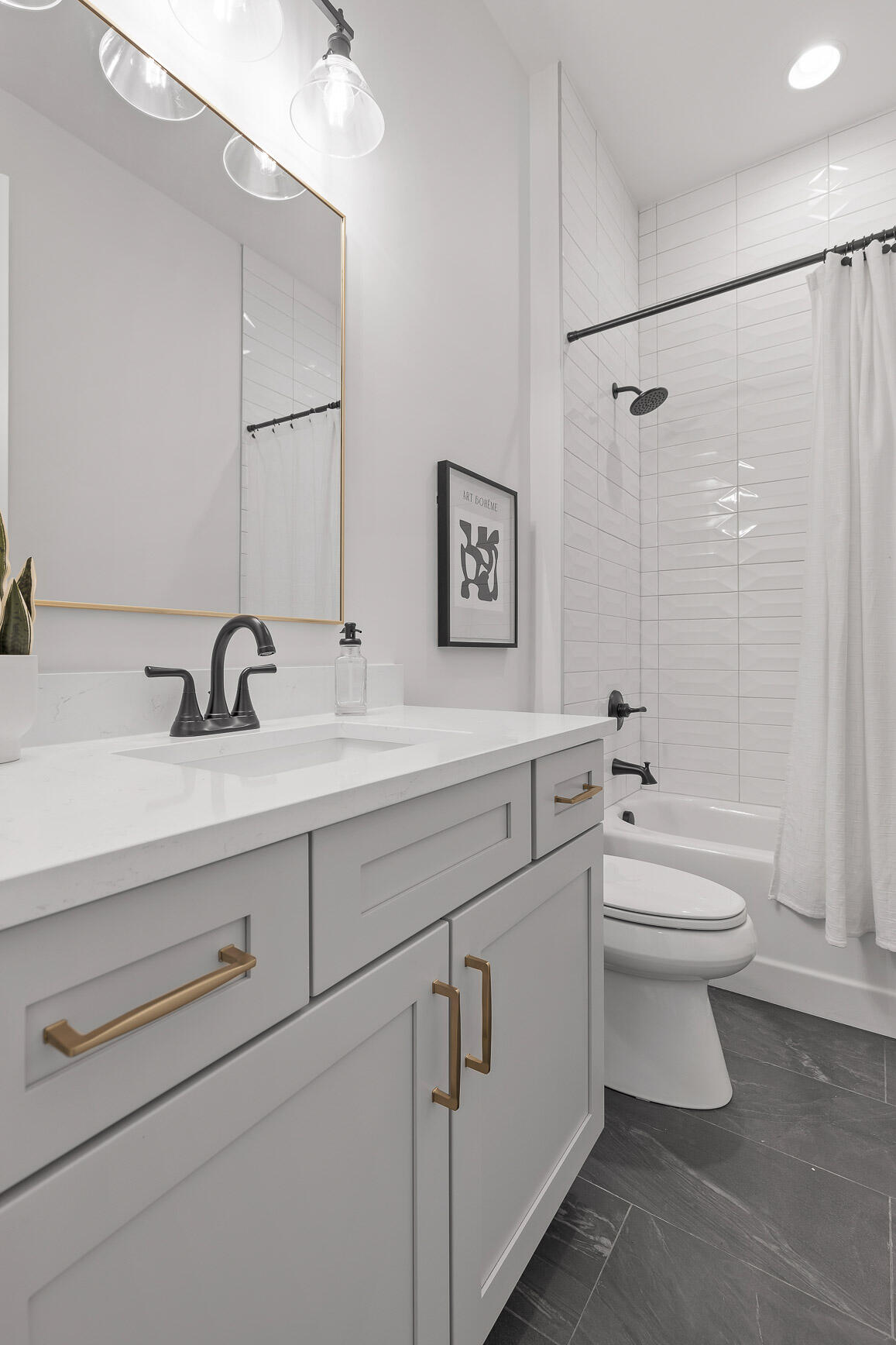 4704 Dempsey Way Chattanooga, TN 37419 - Photo 24 of 41 Full Bathroom - Main Level