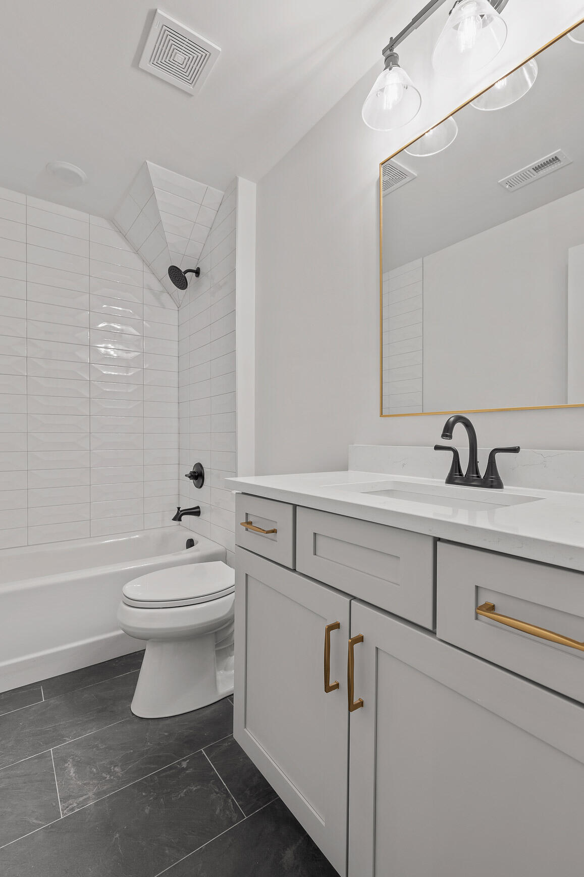 4704 Dempsey Way Chattanooga, TN 37419 - Photo 31 of 41 Full Bathroom - Second Floor