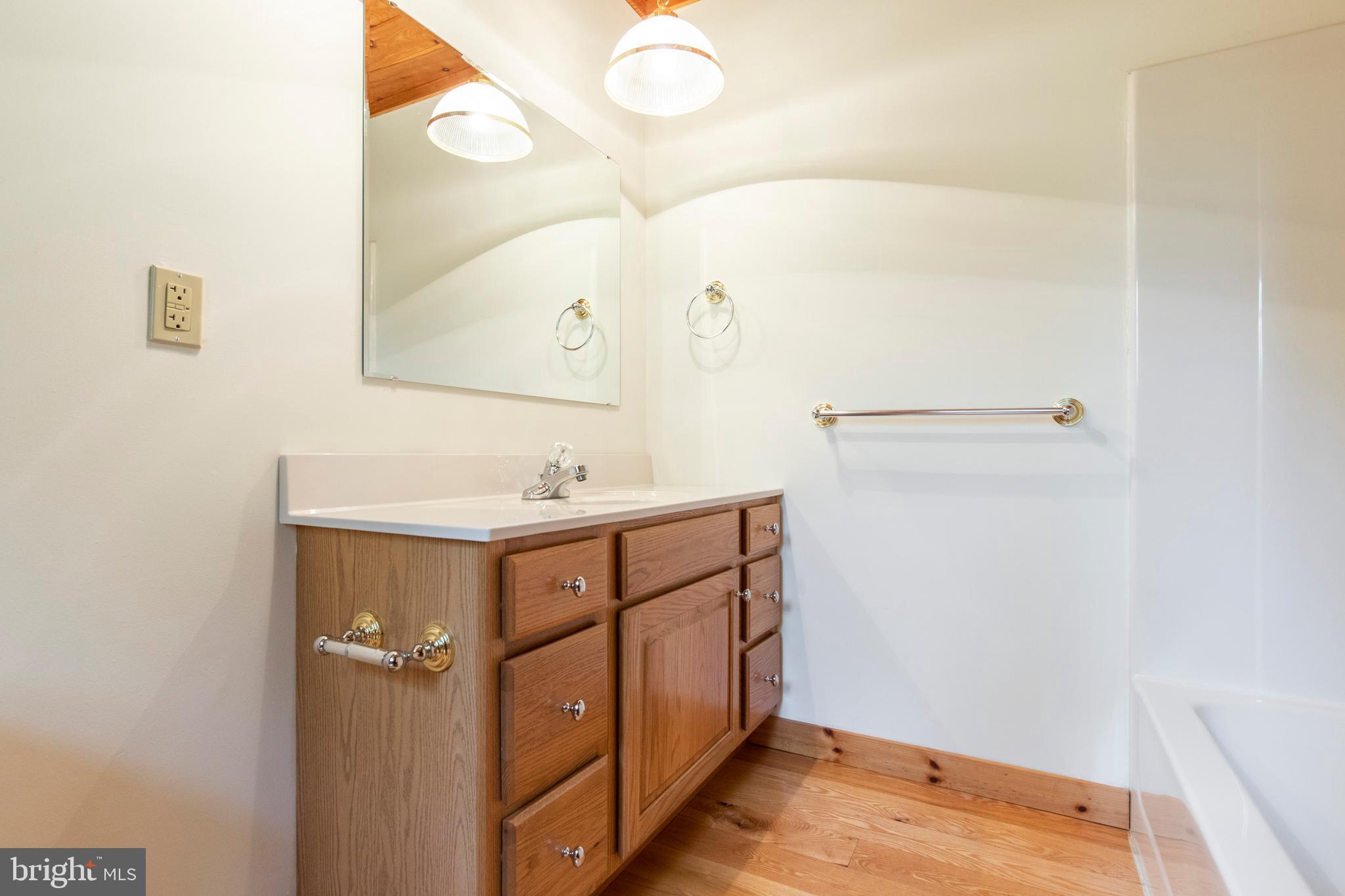 36 Hopewell Road Elverson, PA 19520 - Photo 20 of 37 1st Floor Full Bath