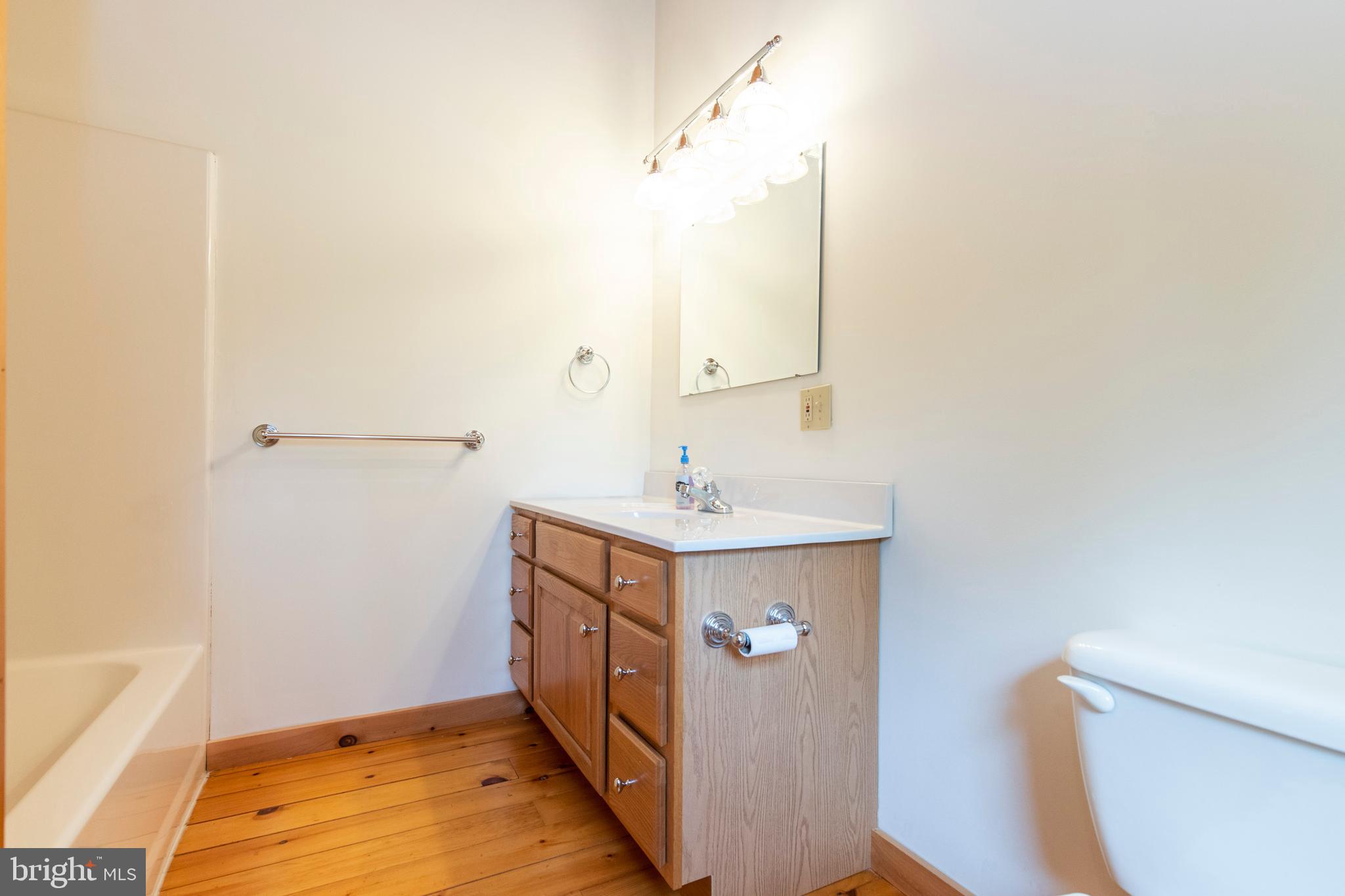 36 Hopewell Road Elverson, PA 19520 - Photo 29 of 37 2nd Floor Full Bathroom