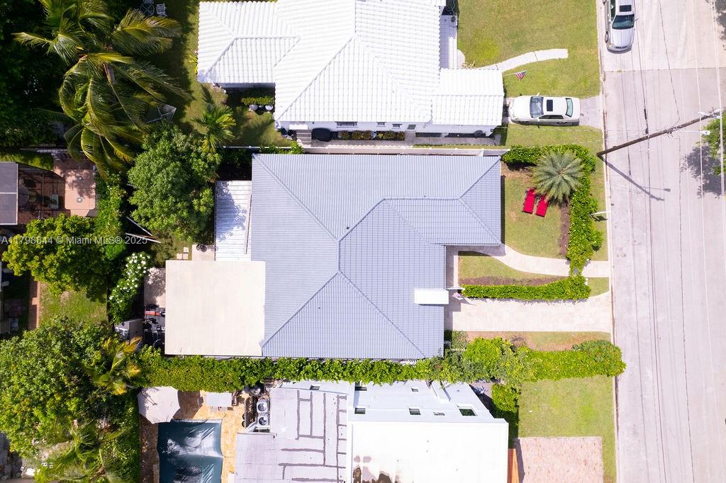 9025 Hawthorne Avenue Surfside, FL 33154 - Photo 17 of 58