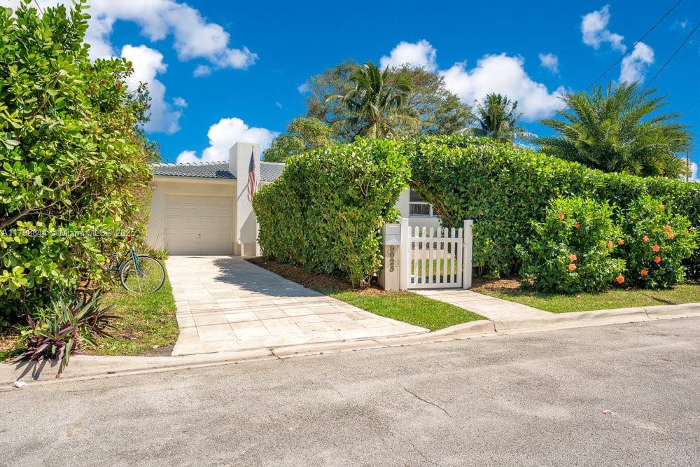 9025 Hawthorne Avenue Surfside, FL 33154 - Photo 4 of 58