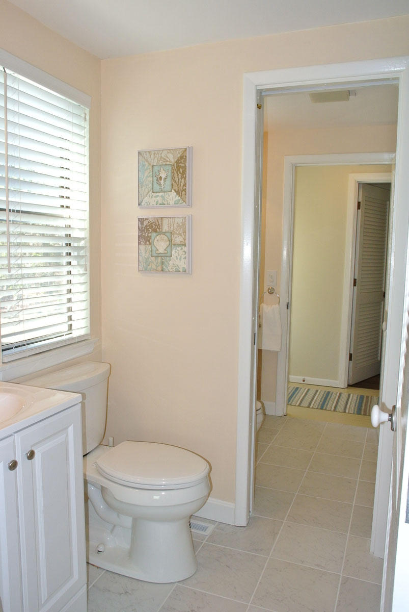 38 Fells Pond Road Mashpee, MA 02649 - Photo 12 of 22 a bathroom with a toilet and a shower