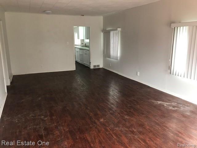 634 Renshaw Street Rochester, MI 48307 - Photo 3 of 9