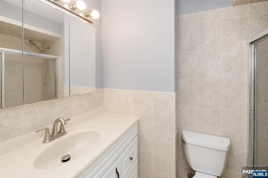 85 B Primrose Lane, Unit 85B Paramus, NJ 07652 - Photo 9 of 16