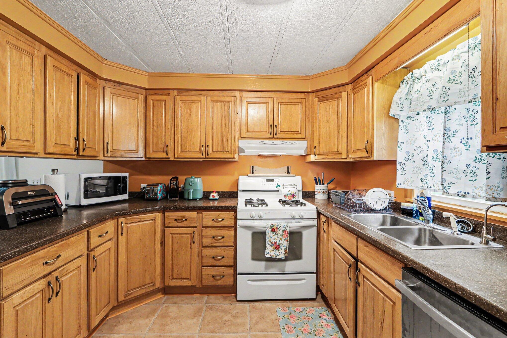 55719 Resort Road Three Rivers, MI 49093 - Photo 13 of 26 009_file_5822
