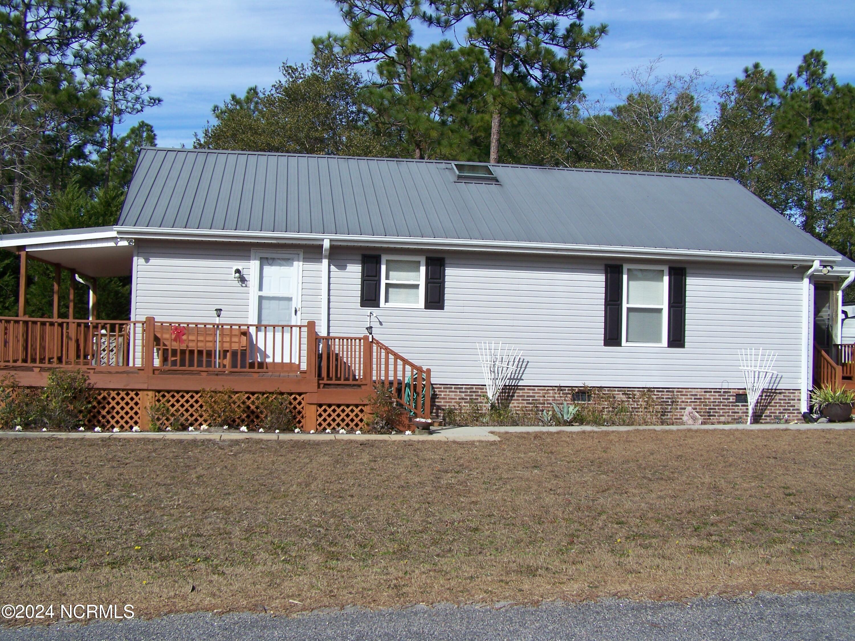36 North Lake Drive Boiling Spring Lakes, NC 28461 - Photo 5 of 55 Right side of home