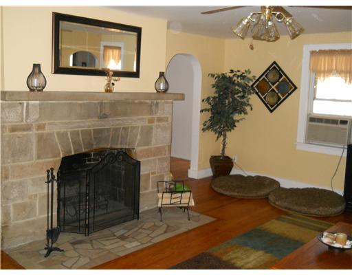 28 Vidoni Road Imperial, PA 15126 - Photo 4 of 17 Living Room.