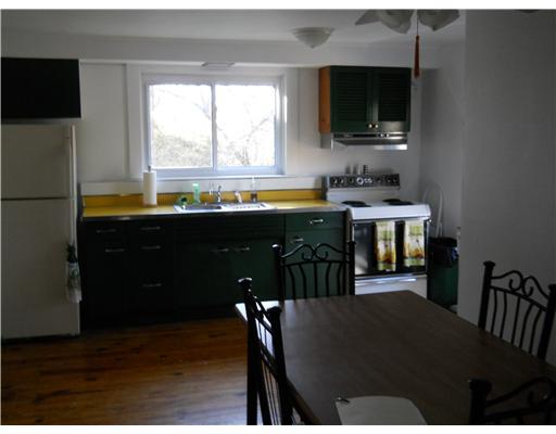 28 Vidoni Road Imperial, PA 15126 - Photo 5 of 17 Kitchen.