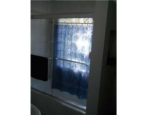 28 Vidoni Road Imperial, PA 15126 - Photo 7 of 17 Full Bath.