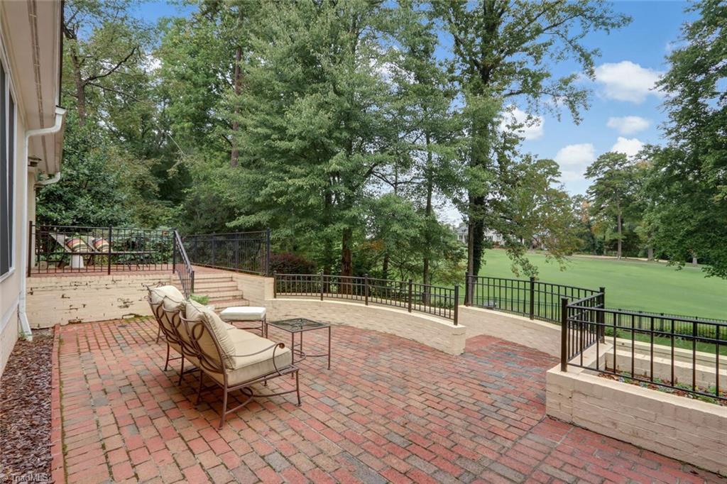 912 Dover Road Greensboro, NC 27408 - Photo 4 of 50 Gallery Image 4