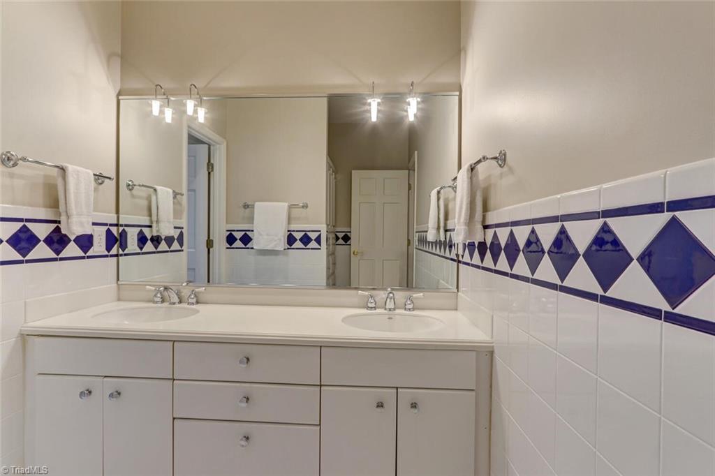 912 Dover Road Greensboro, NC 27408 - Photo 38 of 50 Gallery Image 38