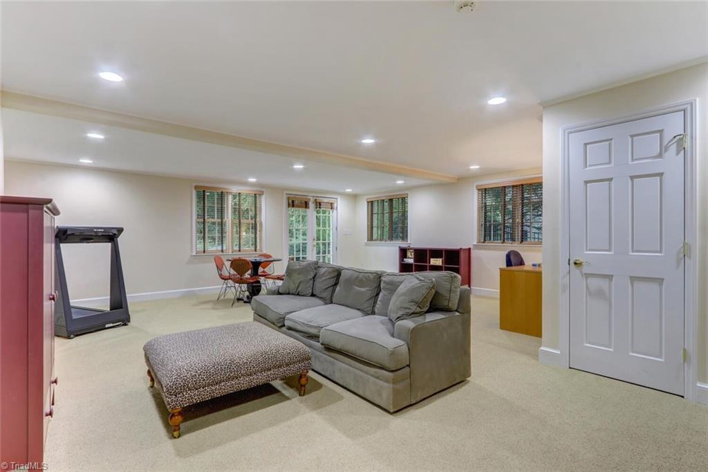 912 Dover Road Greensboro, NC 27408 - Photo 40 of 50 Gallery Image 40