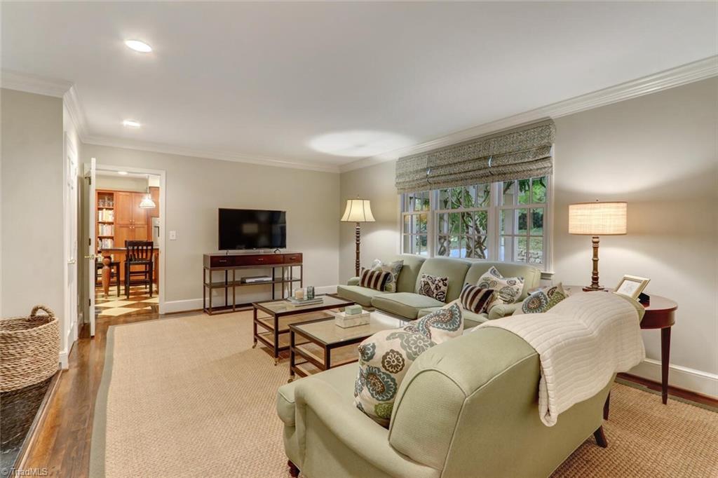 912 Dover Road Greensboro, NC 27408 - Photo 6 of 50 Gallery Image 6