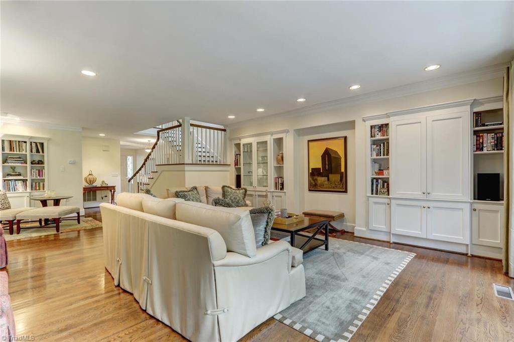 912 Dover Road Greensboro, NC 27408 - Photo 8 of 50 Gallery Image 8