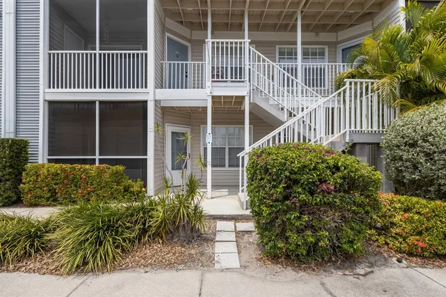 $260,000 | 850 South Tamiami Trail, Unit 203, Sarasota, FL 34236