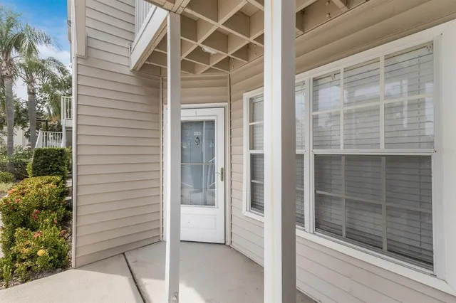 $260,000 | 850 South Tamiami Trail, Unit 203, Sarasota, FL 34236